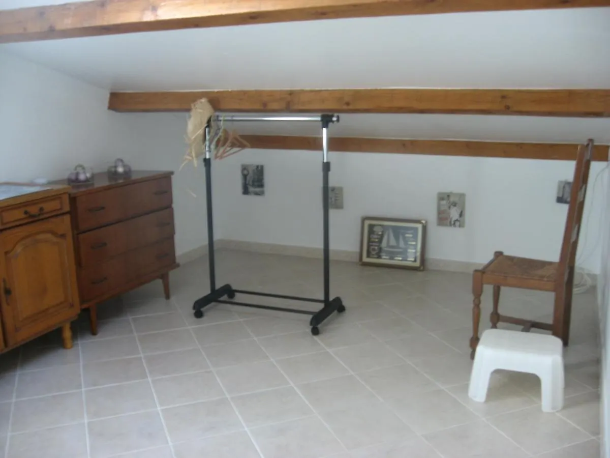 Appartement T 2 Avec Velux Sous Les Combes De 34 M2 à La Londe-les-Maures