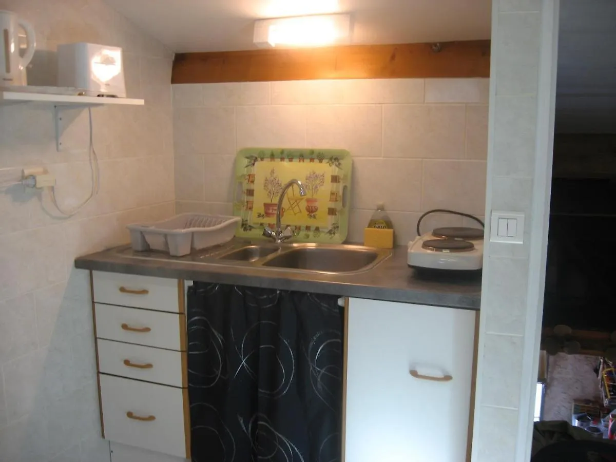 Appartement T 2 Avec Velux Sous Les Combes De 34 M2 à La Londe-les-Maures France