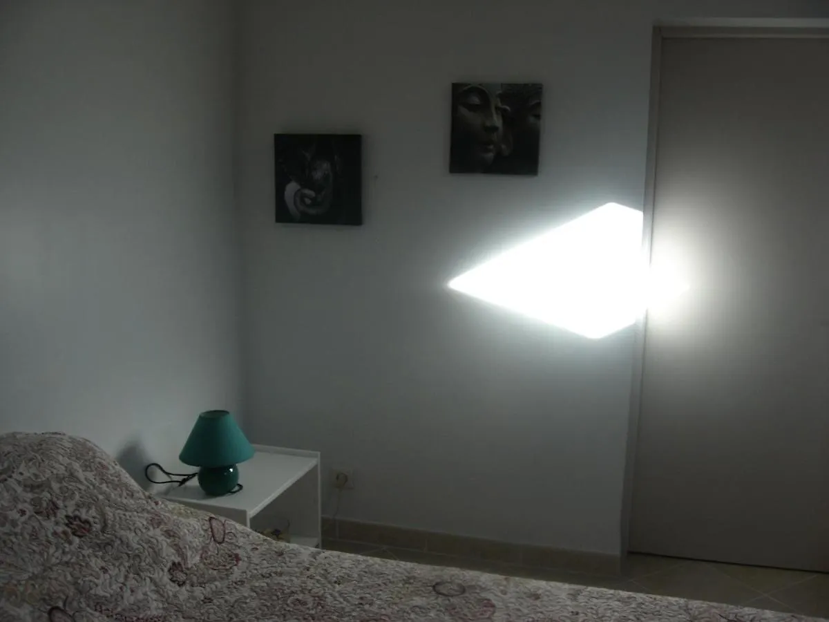 Appartement T 2 Avec Velux Sous Les Combes De 34 M2 à La Londe-les-Maures 0*,