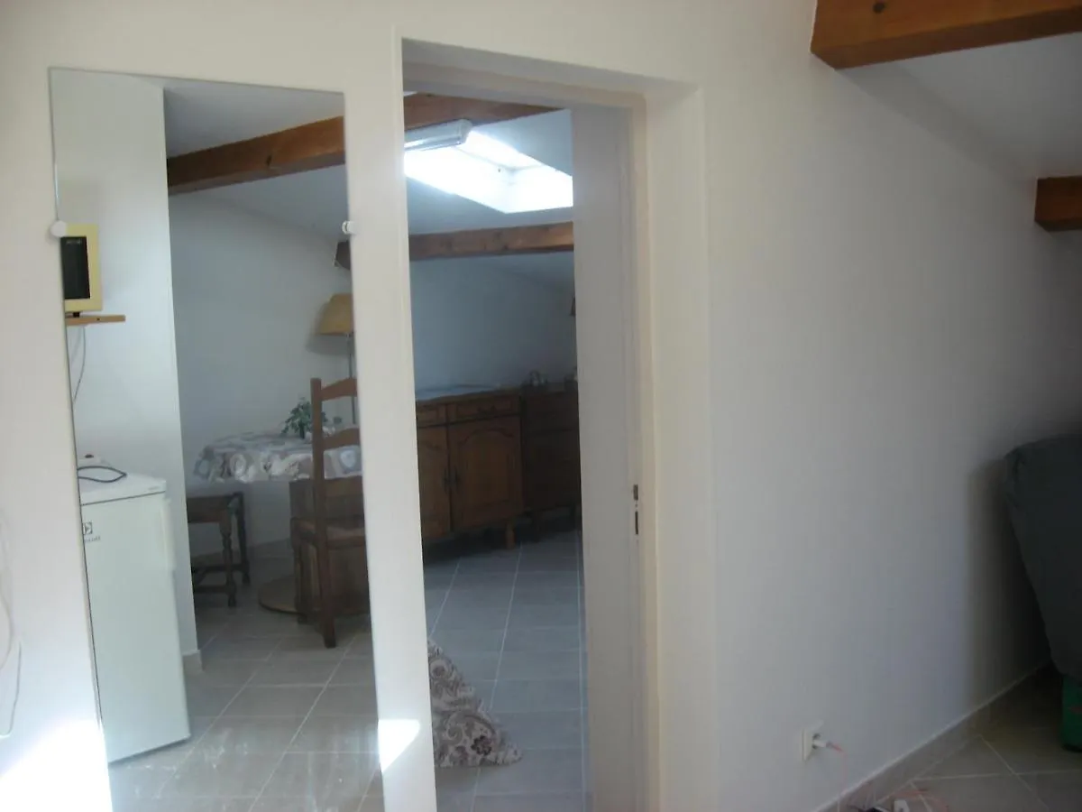 Appartement T 2 Avec Velux Sous Les Combes De 34 M2 à La Londe-les-Maures 0*,  France