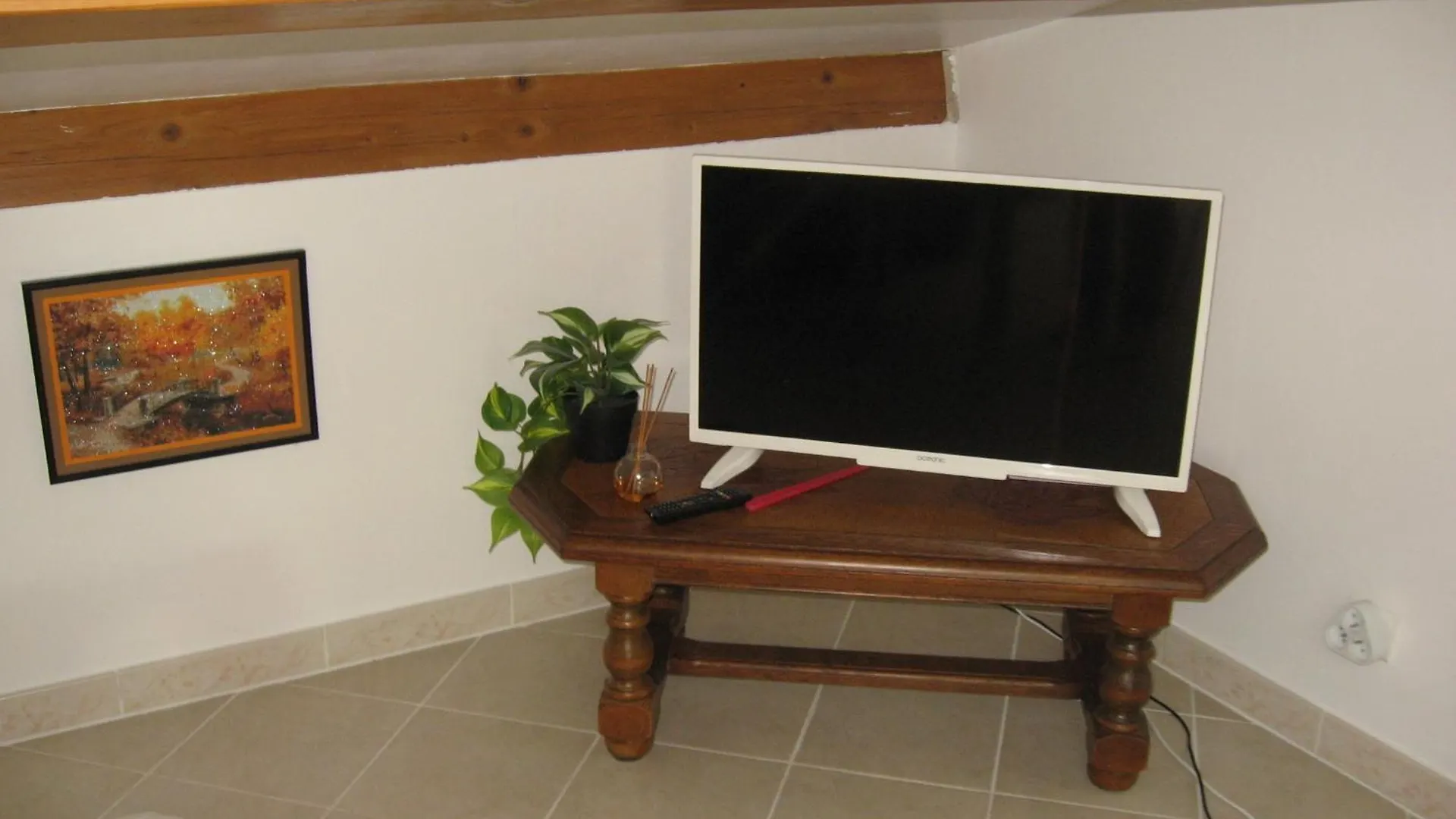 Appartement T 2 Avec Velux Sous Les Combes De 34 M2 à La Londe-les-Maures 0*,  France