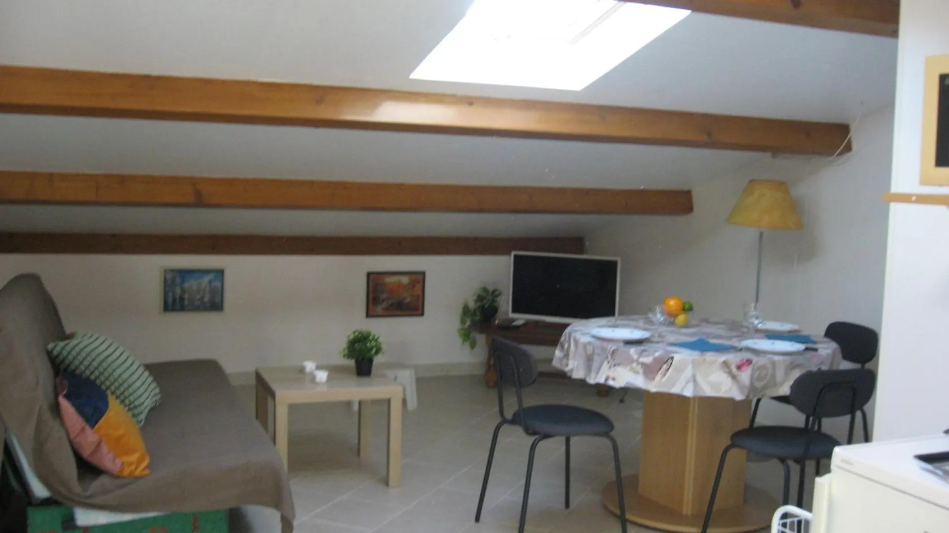 Appartement T 2 Avec Velux Sous Les Combes De 34 M2 à La Londe-les-Maures